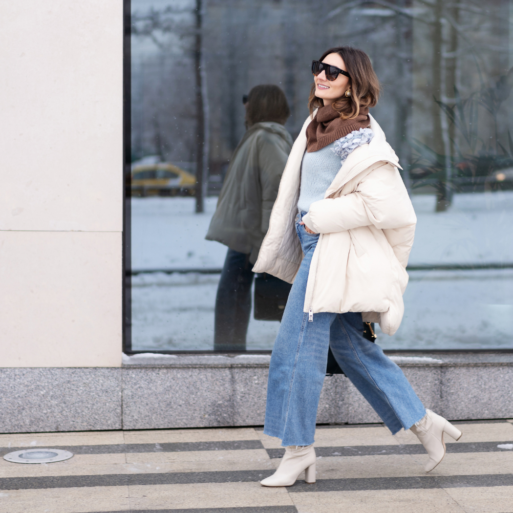 Modne fasony damskich jeansów. Jakie kroje jeansowych spodni warto znać?